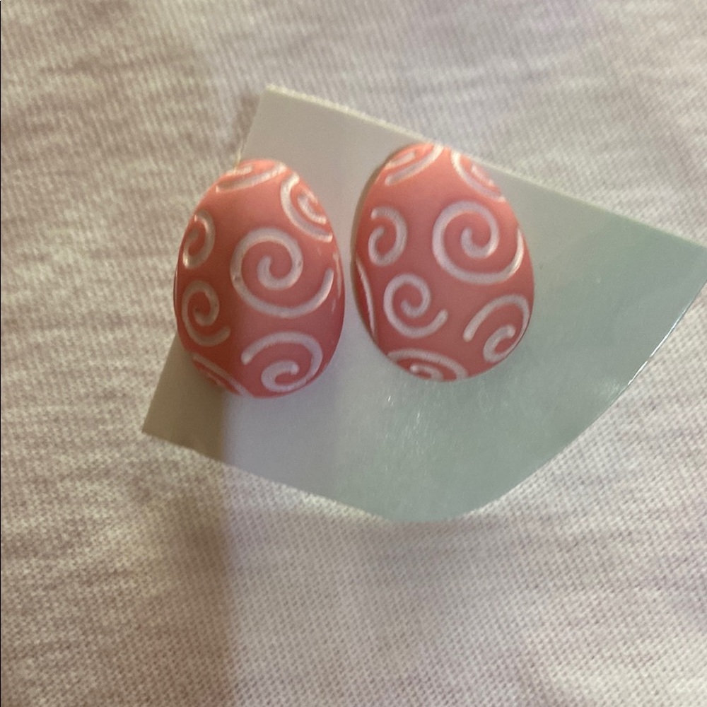 Pink and white oval Pierce stud earrings